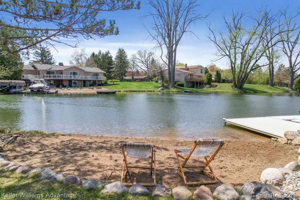 5105 Beachwood Court, Commerce Twp, MI 48382 — Photo 6