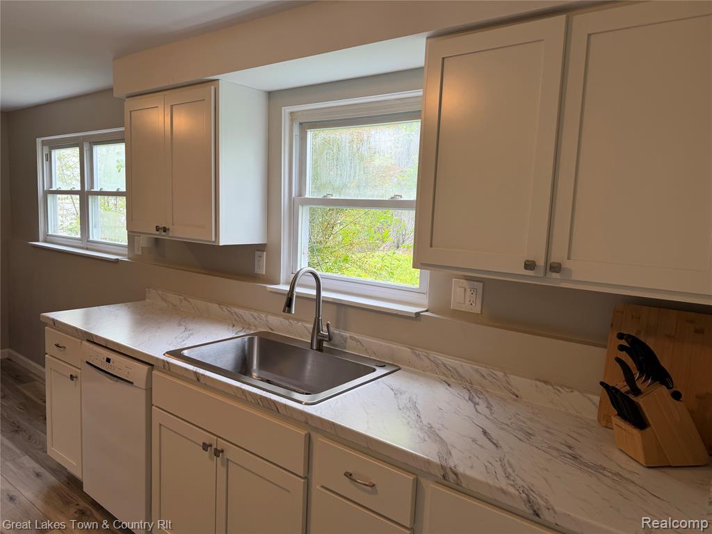 728 Jamestown Road, Auburn Hills, MI 48326 — Photo 4