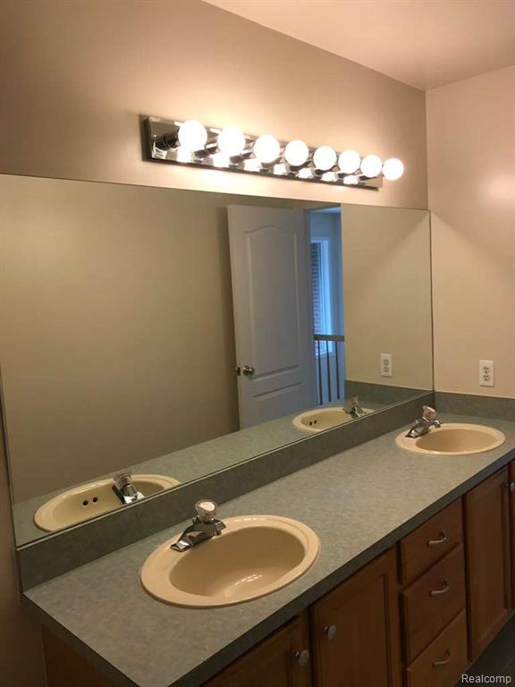 7782 Watford Drive, West Bloomfield, MI — Photo 25