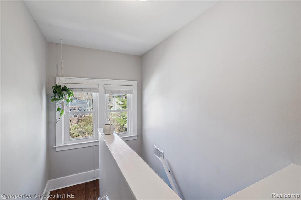 712 S LAUREL Street, Royal Oak, MI 48067 — Photo 26