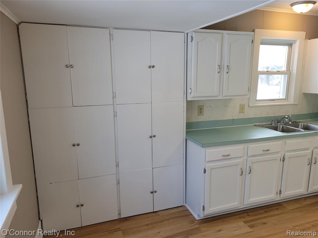 563 Saint Paul Street, Marysville, MI 48040 — Photo 9