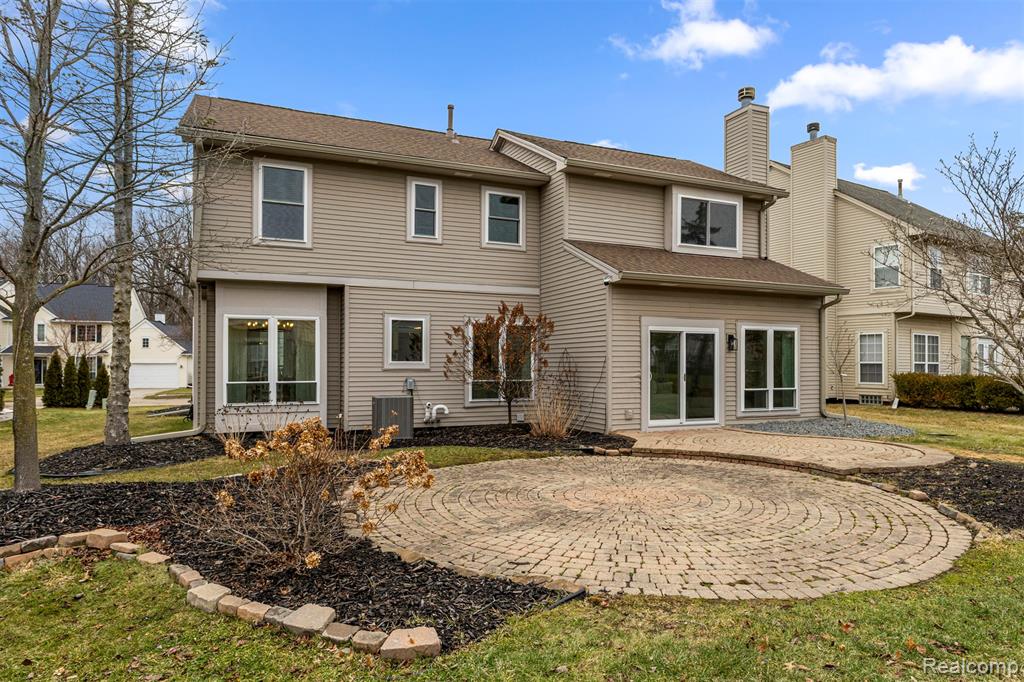 1065 Equestrian Drive, South Lyon, MI, 48178