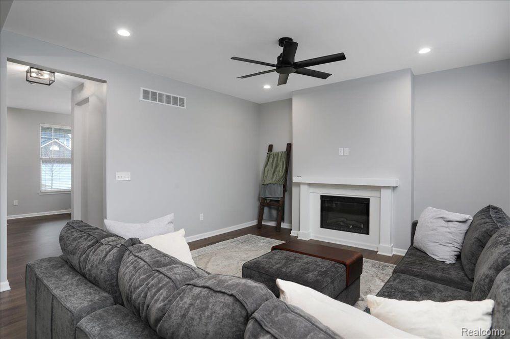 50825 Ross Street, Canton, MI 48187 — Photo 11