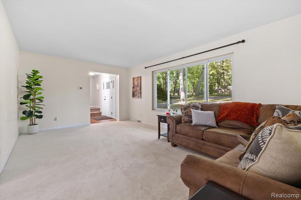 3801 Glen Hills Drive, Hartland, MI 48353 — Photo 8