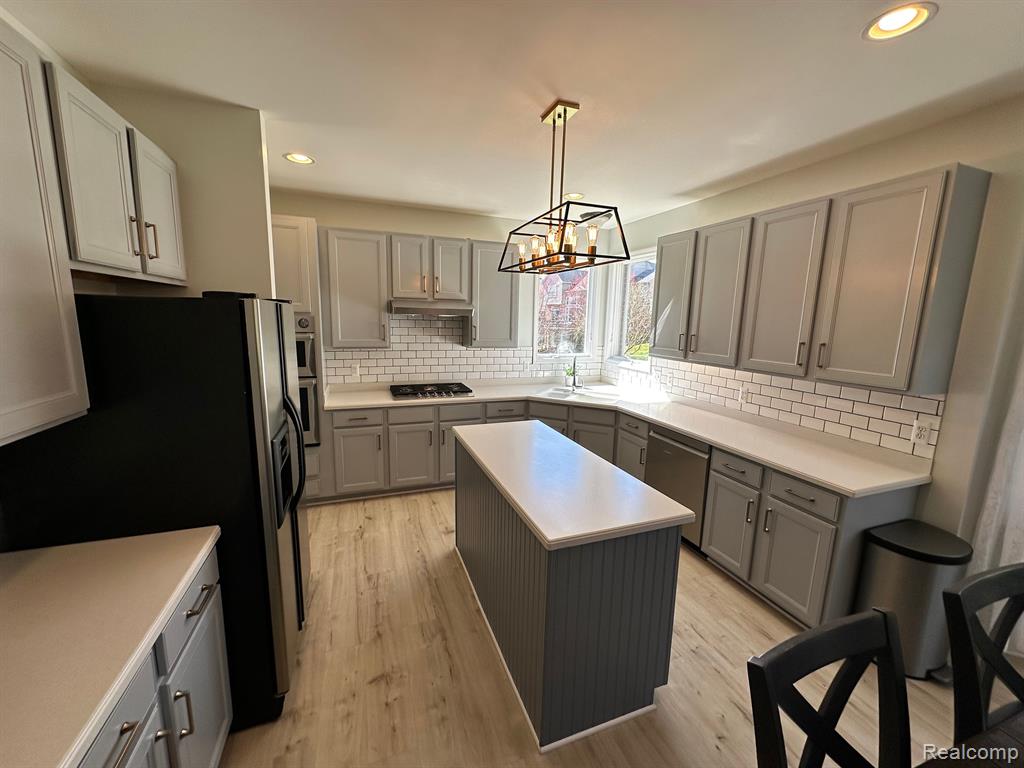 16983 COURVILLE Drive, Northville, MI 48168 — Photo 12