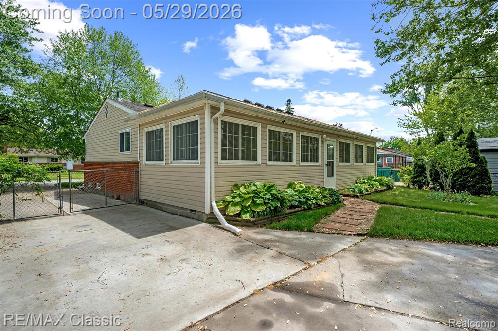 15586 Oakbrook Street, Romulus, MI 48174 — Photo 28