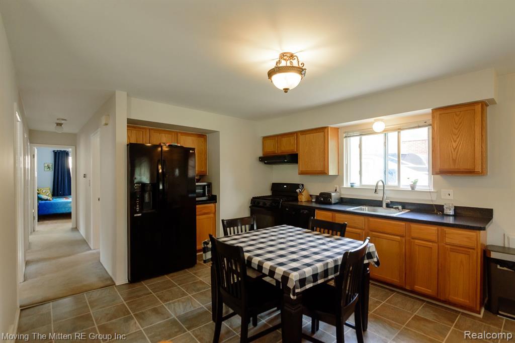 7260 MORTENVIEW Drive, Taylor, MI 48180 — Photo 8