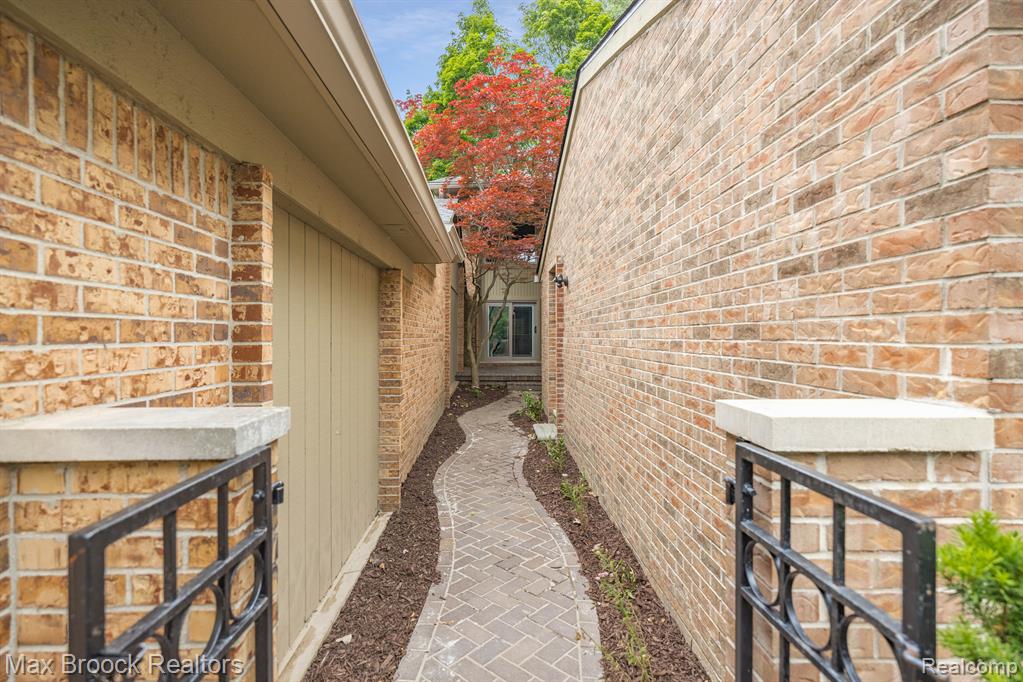 731 ARBOR COURT, Bloomfield Hills, MI 48304 — Photo 4