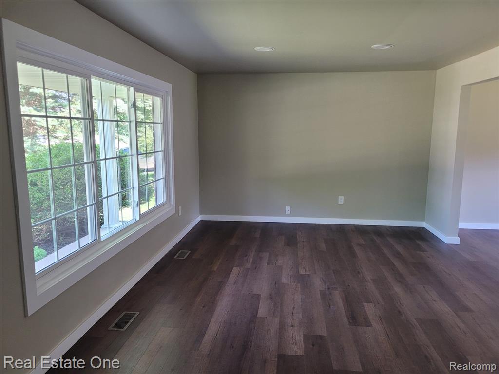4212 Halkirk Drive, Waterford, MI 48329 — Photo 10