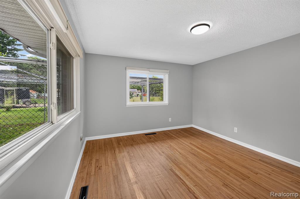 4877 Orchard Lane, Owosso, MI 48867 — Photo 43