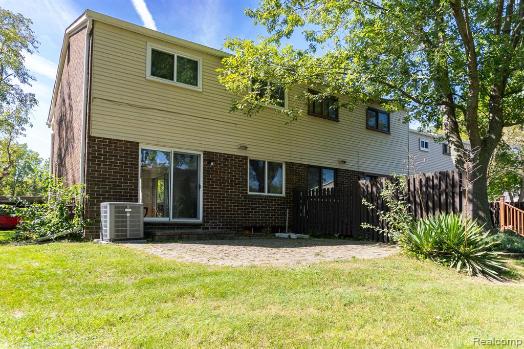 8362 LAKEVIEW Drive, Ypsilanti, MI 48198 — Photo 2