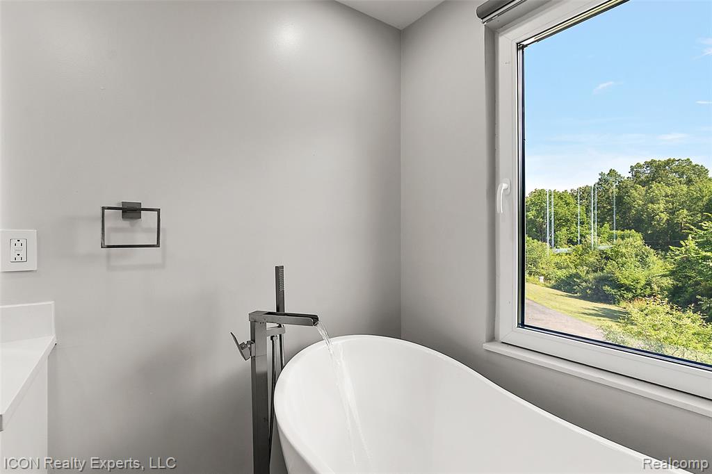 6727 Napier Road, Plymouth, MI 48170 — Photo 18