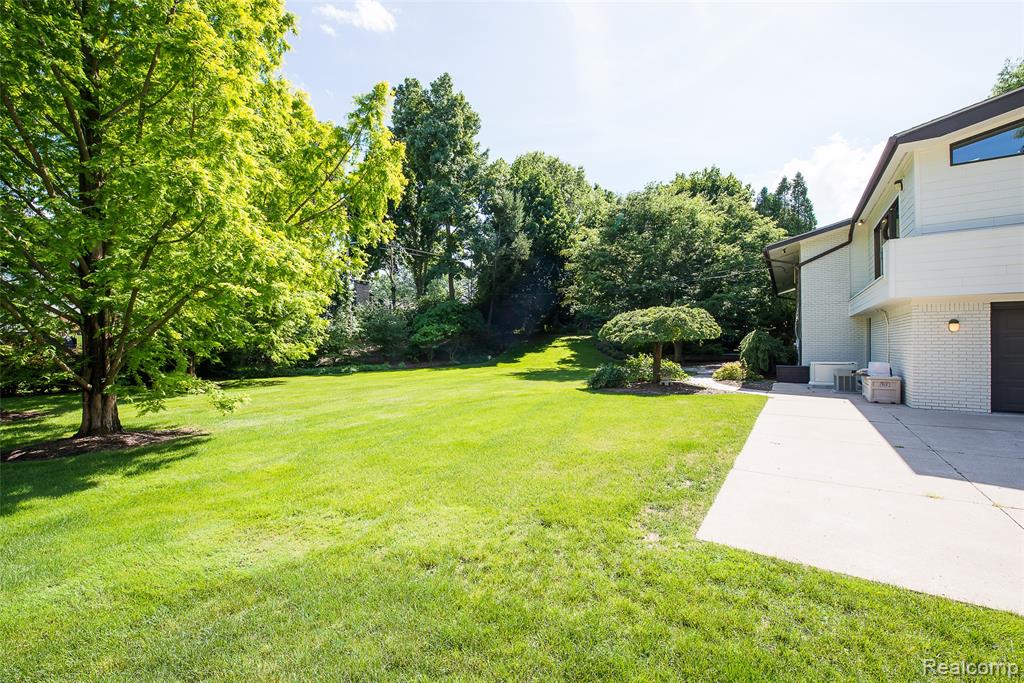 581 Woodway Court, Bloomfield Hills, MI 48302 — Photo 46