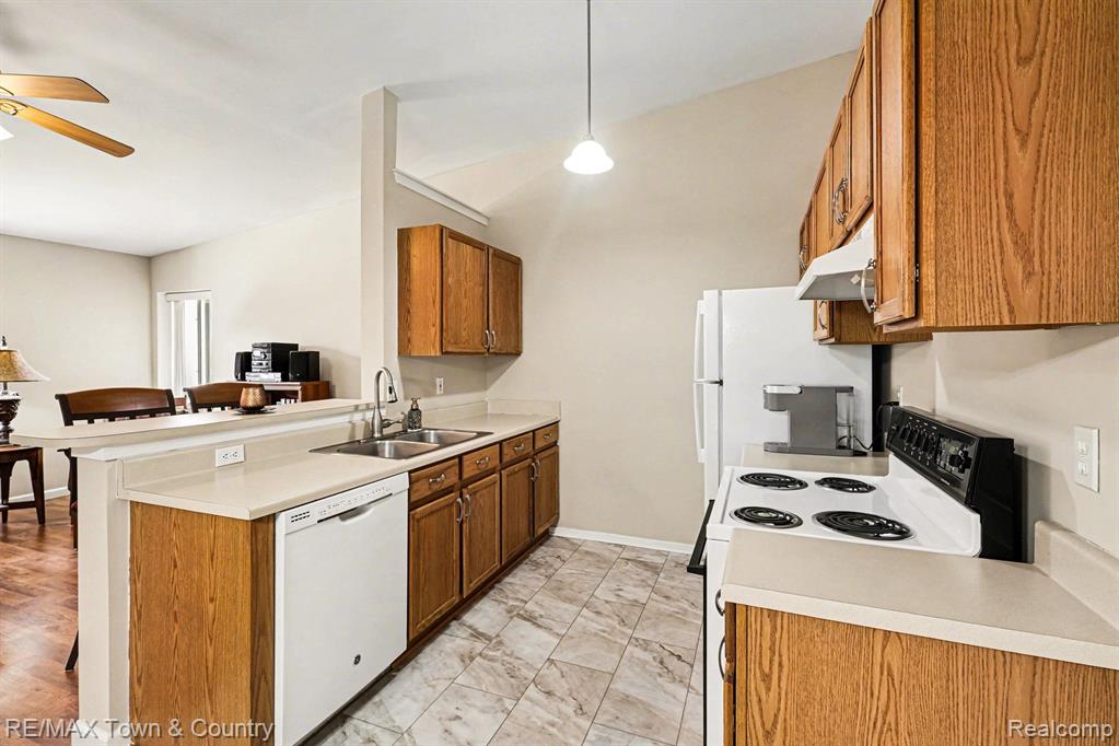 9358 Parkview Circle, Grand Blanc, MI 48439 — Photo 8