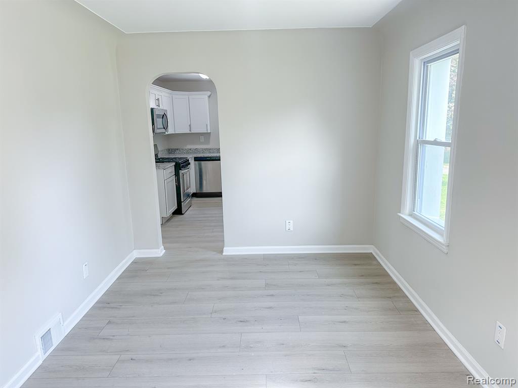4013 CHENLOT Lane, Waterford, MI 48328 — Photo 3