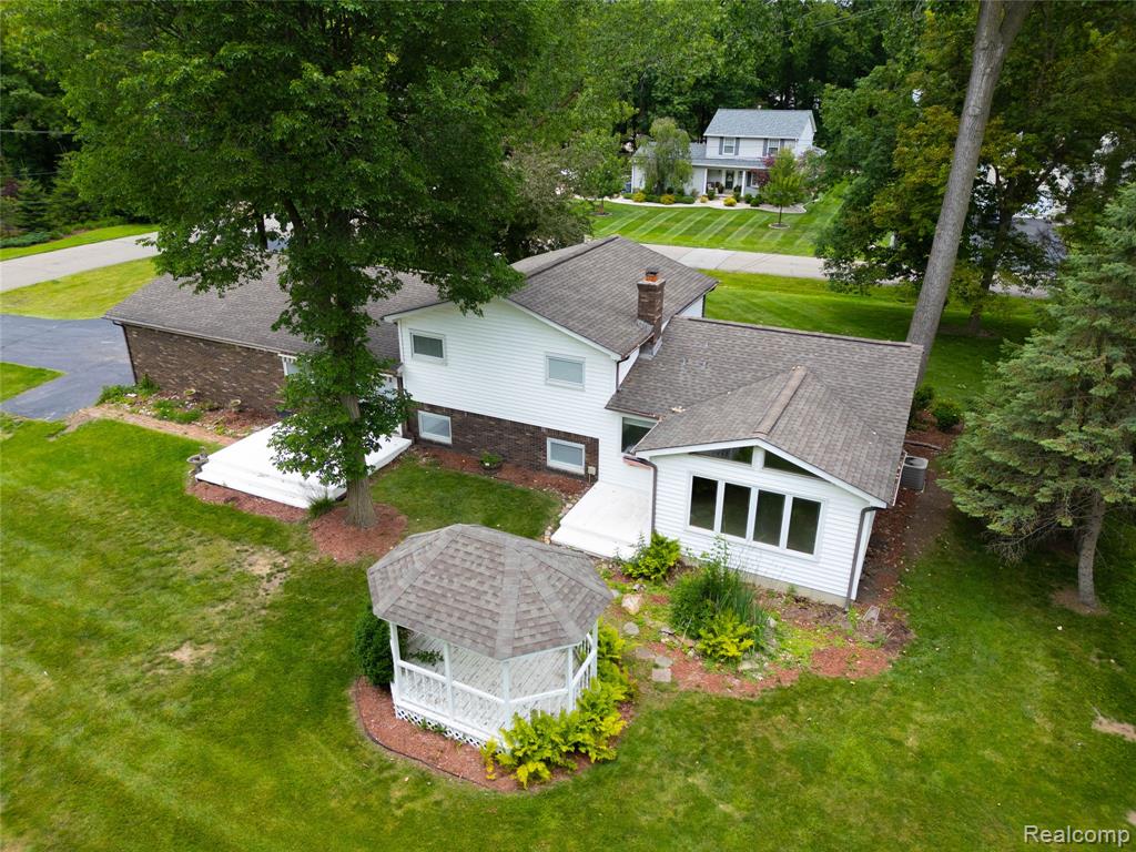 8695 Stout Avenue, Grosse Ile, MI 48138 — Photo 51