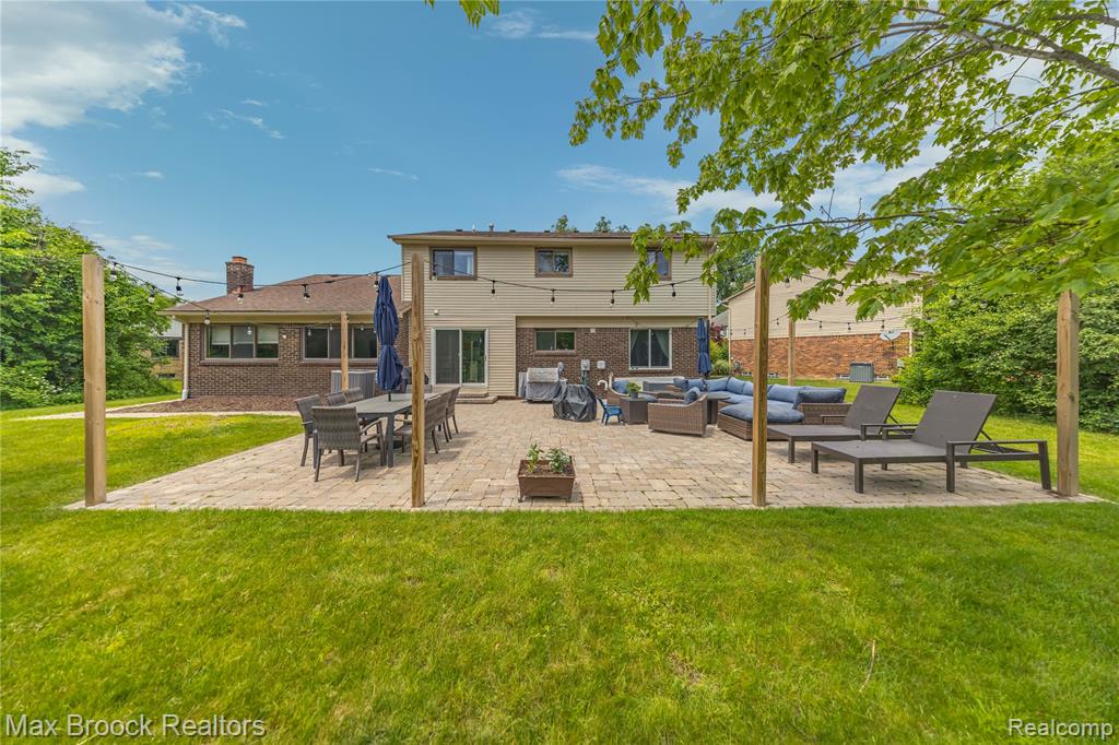 6247 Carpathian Court, West Bloomfield, MI 48324 — Photo 43
