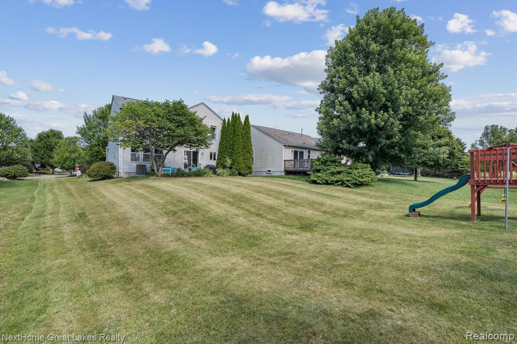 4900 Meadow Crest Circle, Holly, MI 48442 — Photo 34