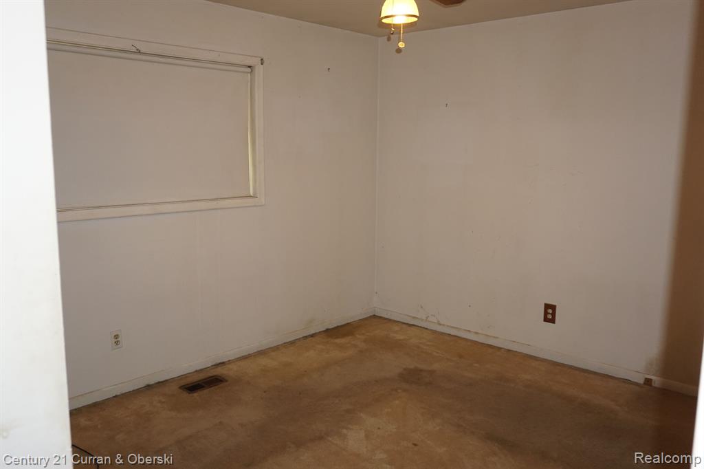 4452 EDGEWOOD Street, Dearborn Heights, MI 48125 — Photo 7