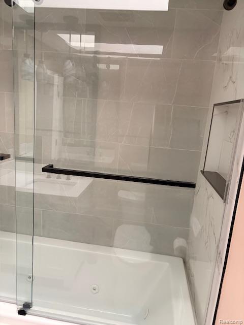 5541 W Walnut Circle W Circle, West Bloomfield, MI, 00000