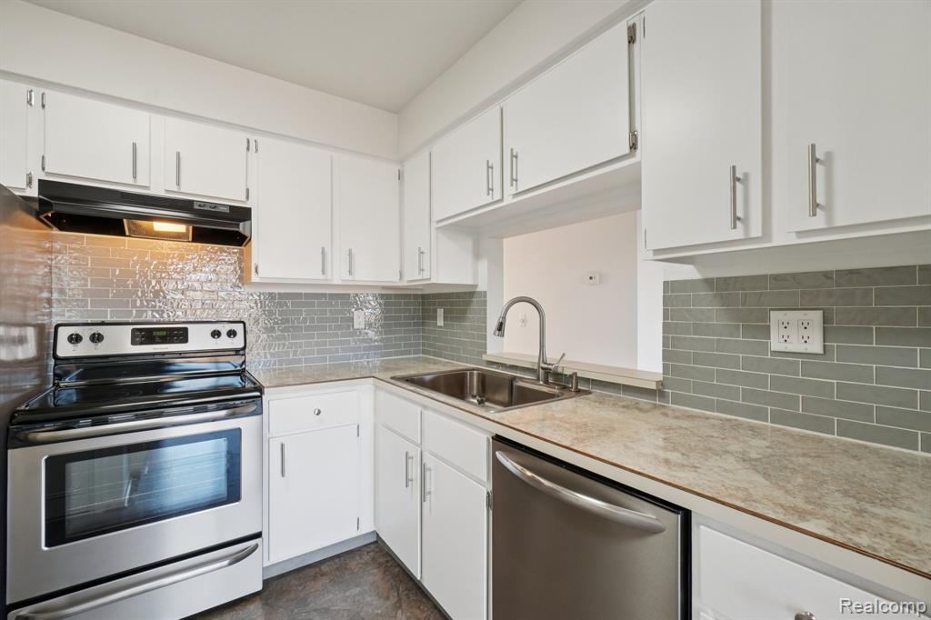 51288 Johns Drive, 7, New Baltimore, MI 48047 — Photo 4