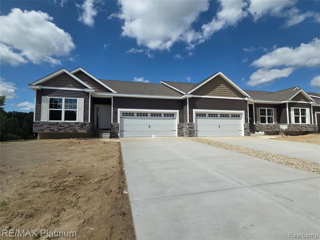 856 Oakwood Circle, 44, Fenton, MI 48430 — front exterior