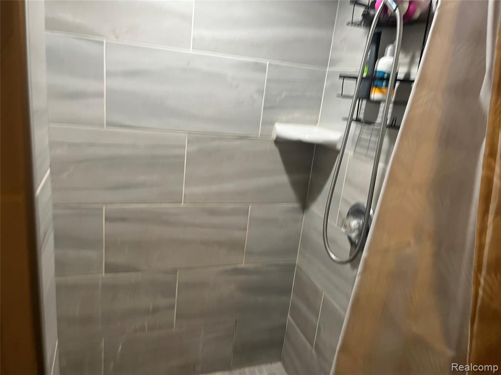 8054 Potomac, Center Line, MI 48015 — Photo 16