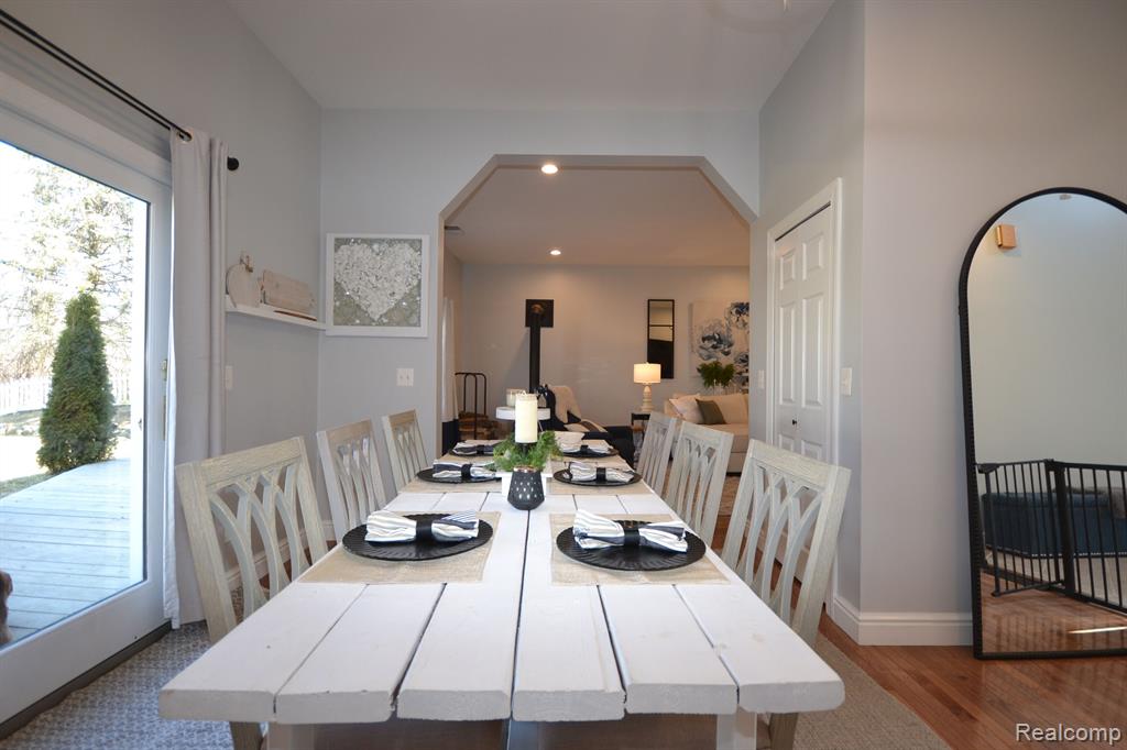 4072 W MAPLE Road, Wixom, MI — Photo 9