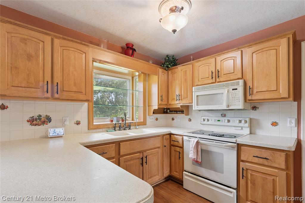 8505 Old Plank Road, Grand Blanc, MI 48439 — Photo 16