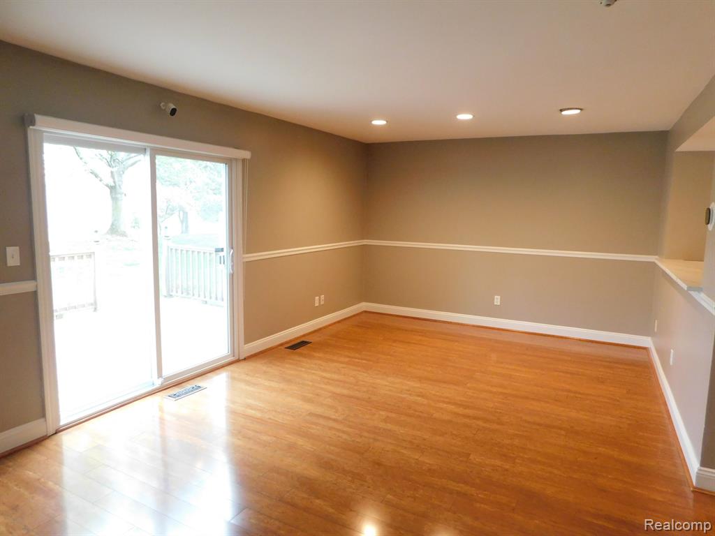 5606 DRAKE HOLLOW Drive W, West Bloomfield, MI — Photo 11