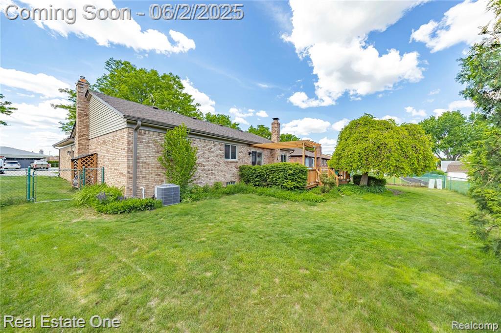 40252 Kraft Drive, Sterling Heights, MI 48310 — Photo 40