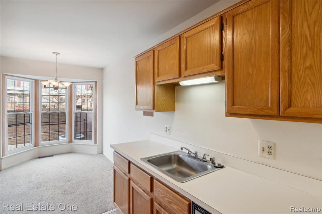 38826 Country Circle, Farmington Hills, MI 48331 — Photo 12