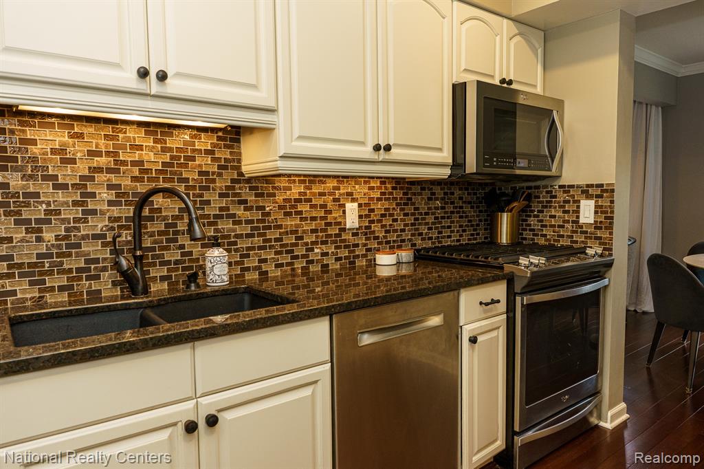 1756 Brentwood Drive, Troy, MI 48098 — Photo 14