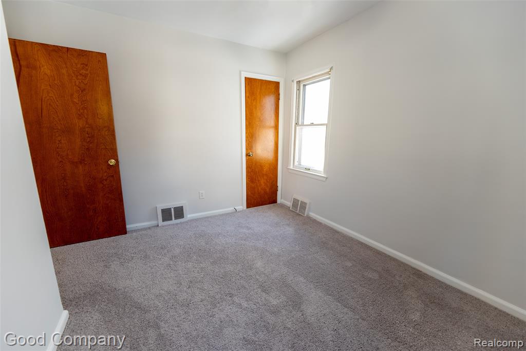 18953 Woodcrest Street, Harper Woods, MI 48225 — Photo 26