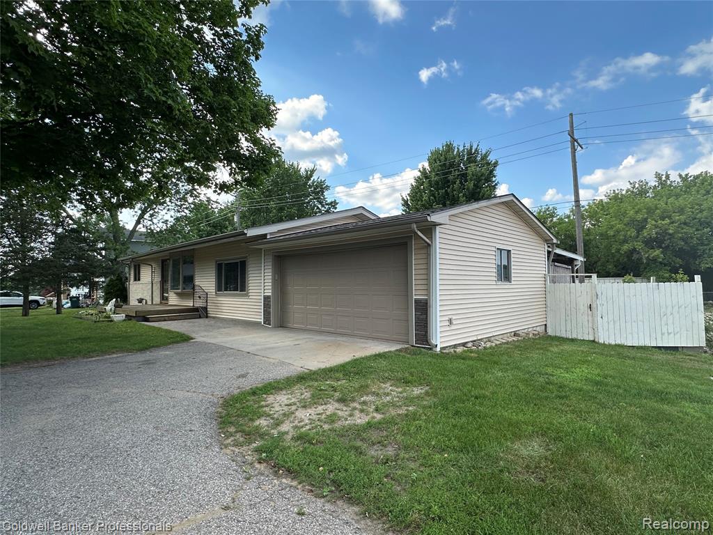 68 Plum Creek Road, Lapeer, MI 48446 — Photo 32