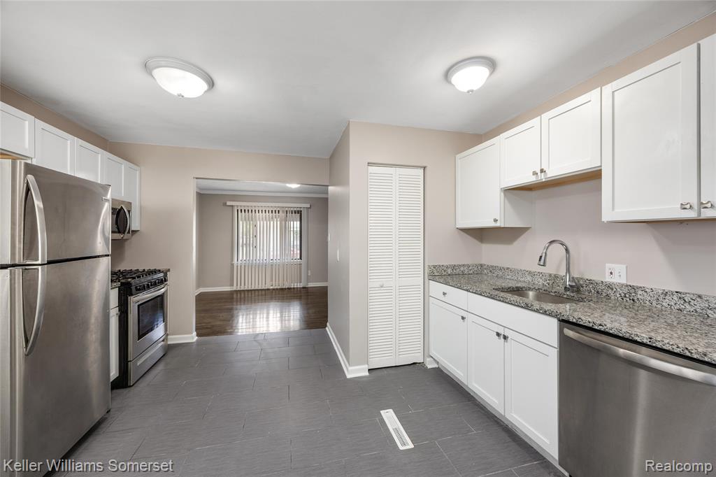 8289 Ford Avenue, Warren, MI 48089 — Photo 12