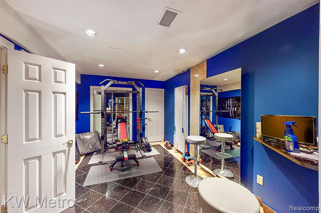 6657 Chelsea Bridge, West Bloomfield, MI — Photo 41