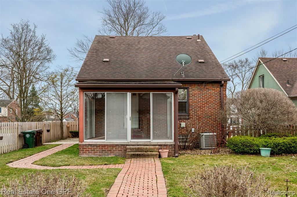1488 Roslyn Road, Grosse Pointe Woods, MI 48236 — Photo 30
