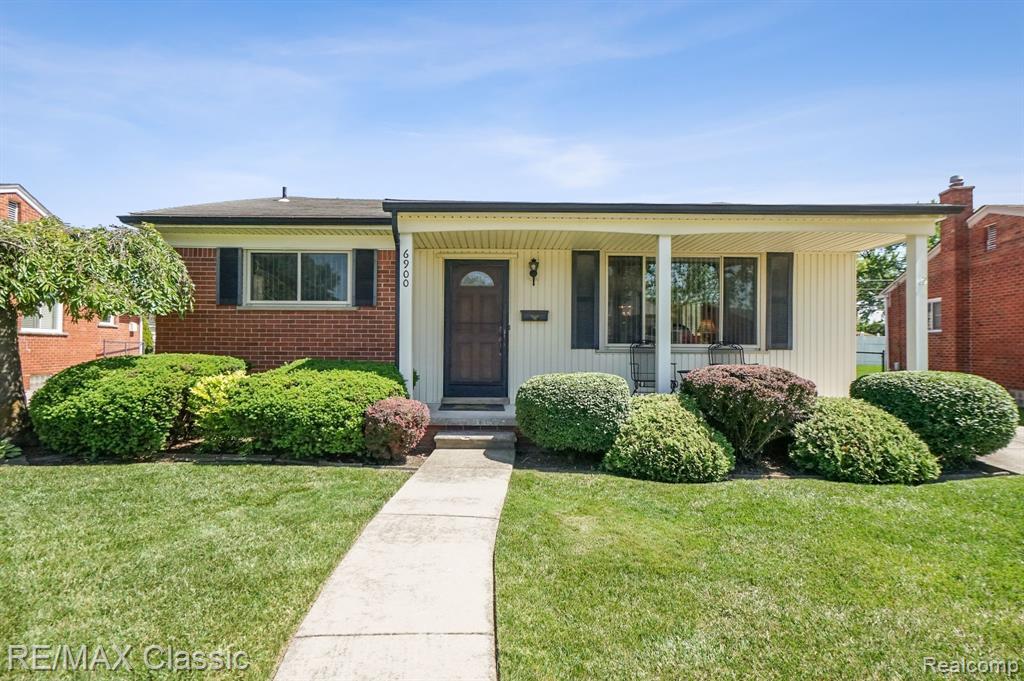 6900 CRESTWOOD Street, Dearborn Heights, MI 48127 — Photo 6