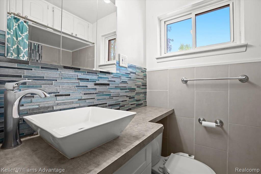 4050 MAYFAIR Street, Dearborn Heights, MI 48125 — Photo 16