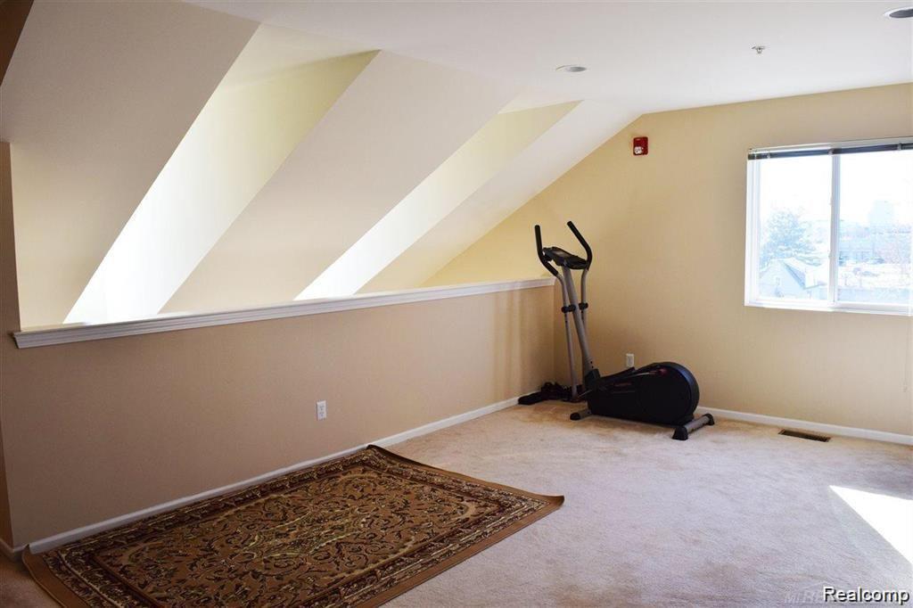 1077 Foxboro, Troy, MI 48083 — Photo 13