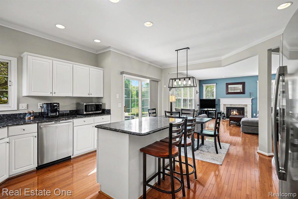 737 Woodfield Way, Rochester Hills, MI 48307 — Photo 8