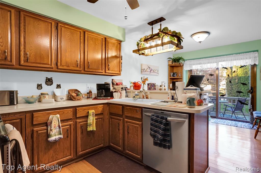 43058 W Kirkwood Drive, Clinton Twp, MI 48038 — Photo 13