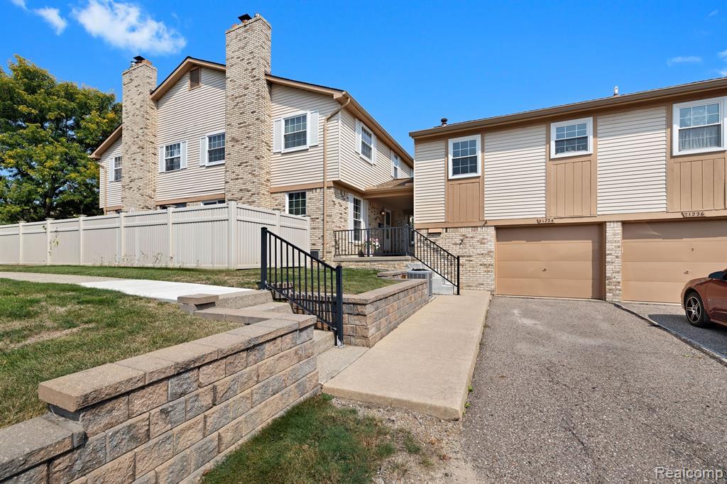 21226 W GLEN HAVEN Circle, Northville, MI 48167 — Photo 2