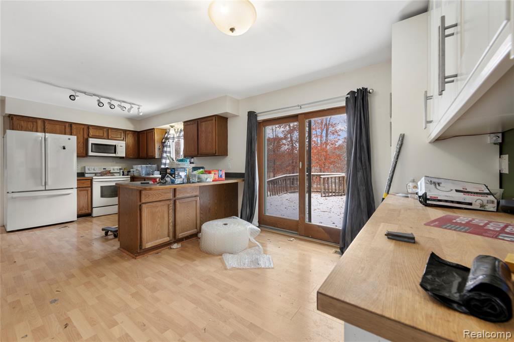1425 Perry Lake Road, Ortonville, MI 48462 — Photo 4