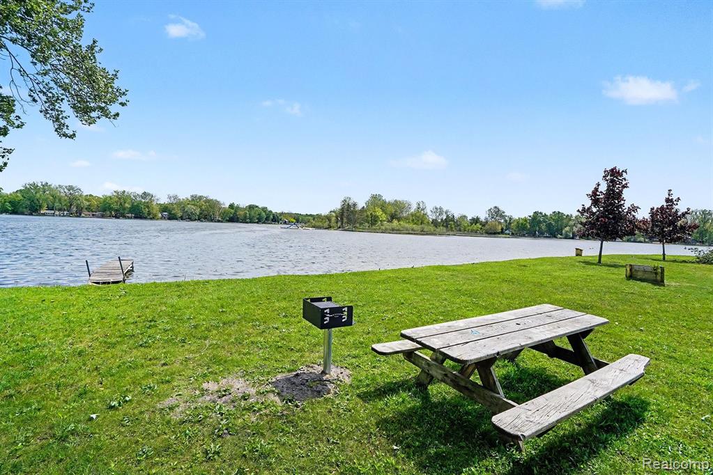 5830 Eldridge Drive, Waterford, MI 48327 — Photo 29
