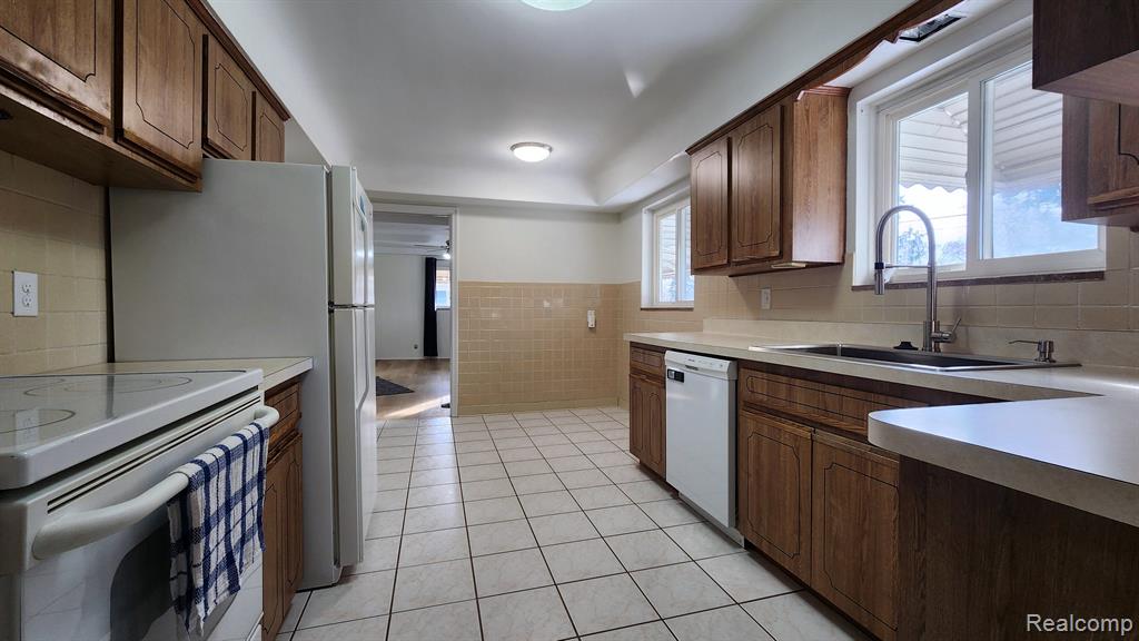 45251 CUSTER Avenue, Utica, MI 48317 — Photo 4
