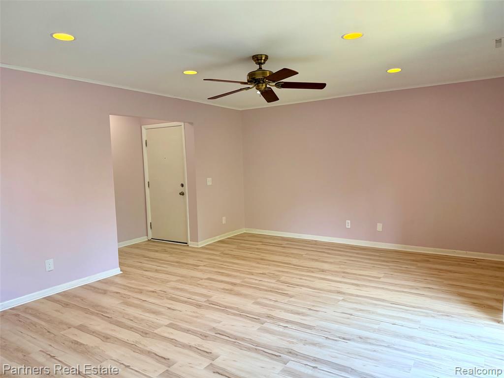 507 W Highland Road, 11, Howell, MI 48843 — Photo 4