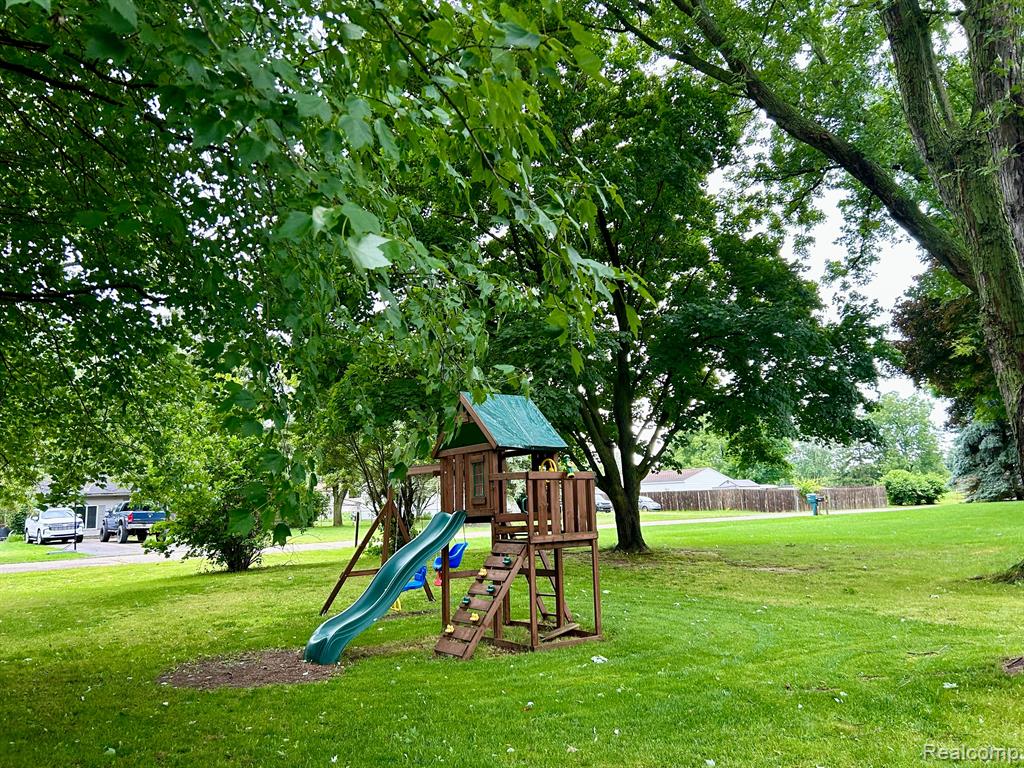 4361 W HIGHLAND Road, Milford, MI 48380 — Photo 15