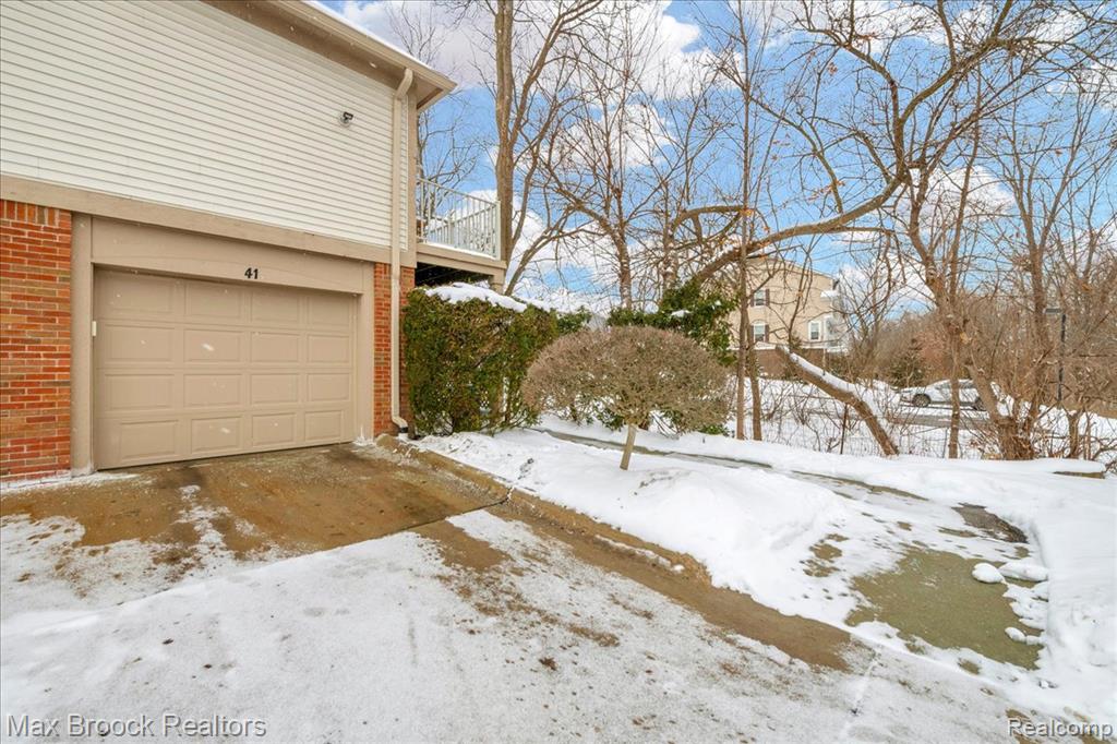 41 N Squirrel Road, Auburn Hills, MI 48326 — Photo 2